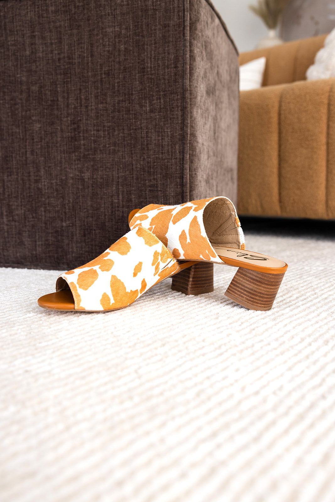 Richwood Peeptoe Tan and White Cowhide Slide - Lavish Fix