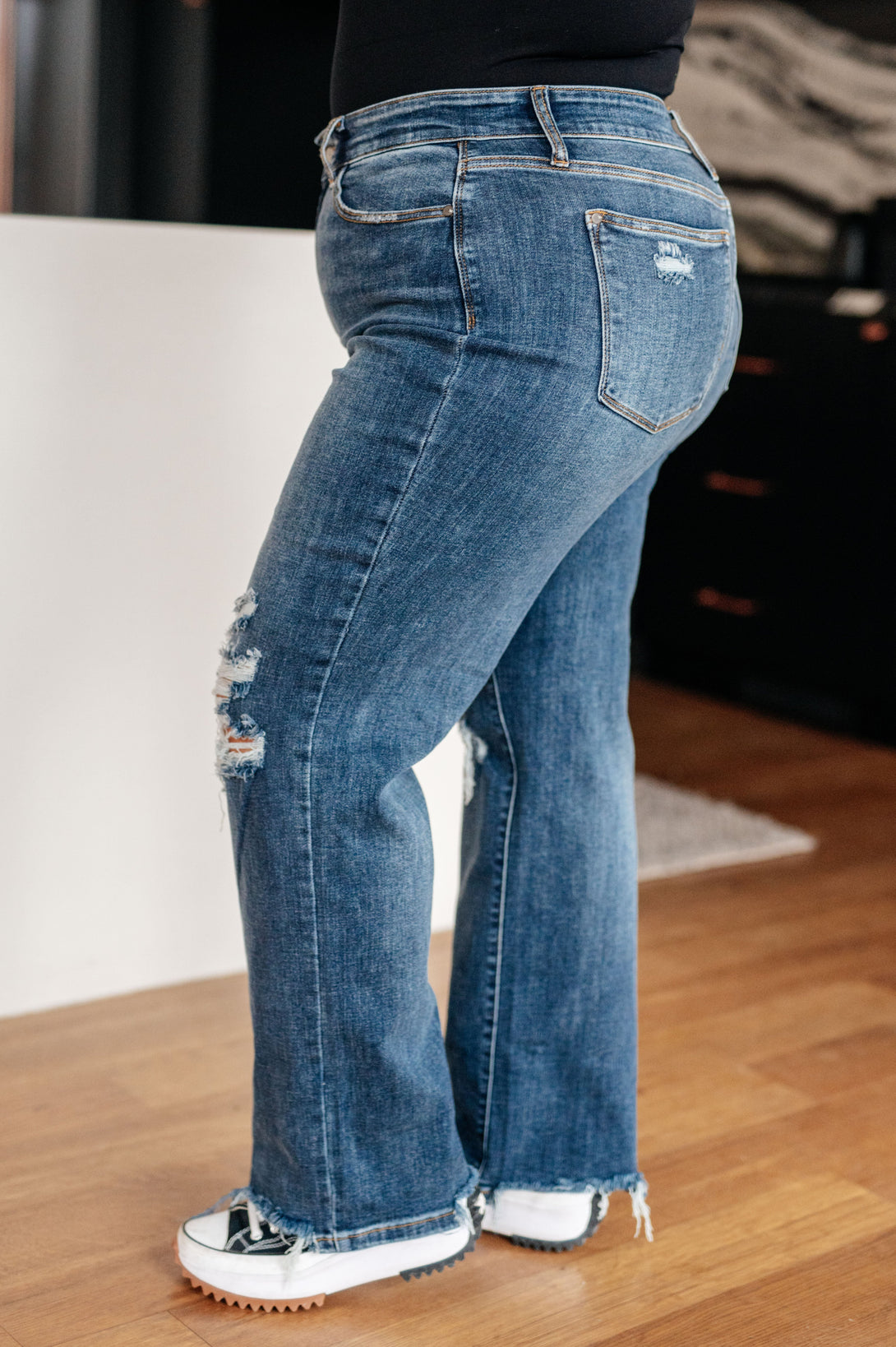 Rose High Rise 90's Straight Jeans in Dark Wash - Lavish Fix