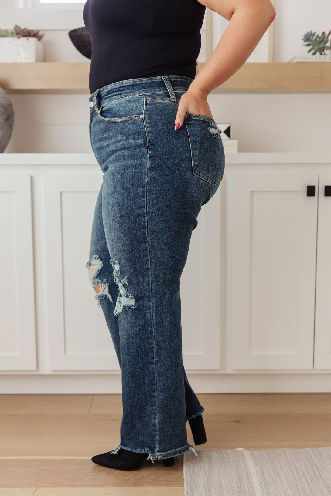 Rose High Rise 90's Straight Jeans in Dark Wash - Lavish Fix